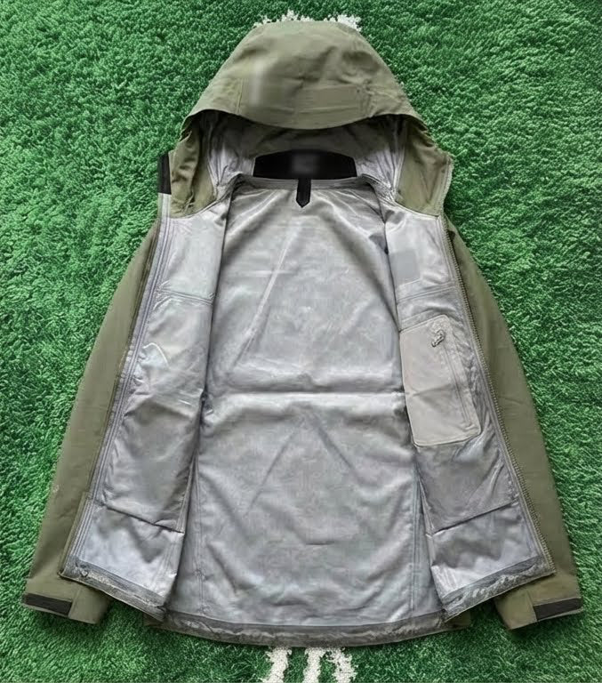 Water-Resistant Mountain Windbreaker